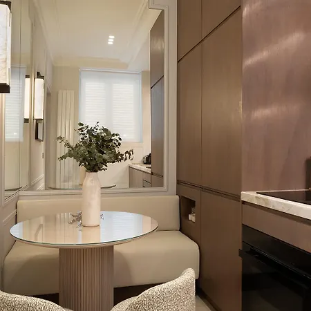 Thelander - Serviced In Champs Elysees Apartment *